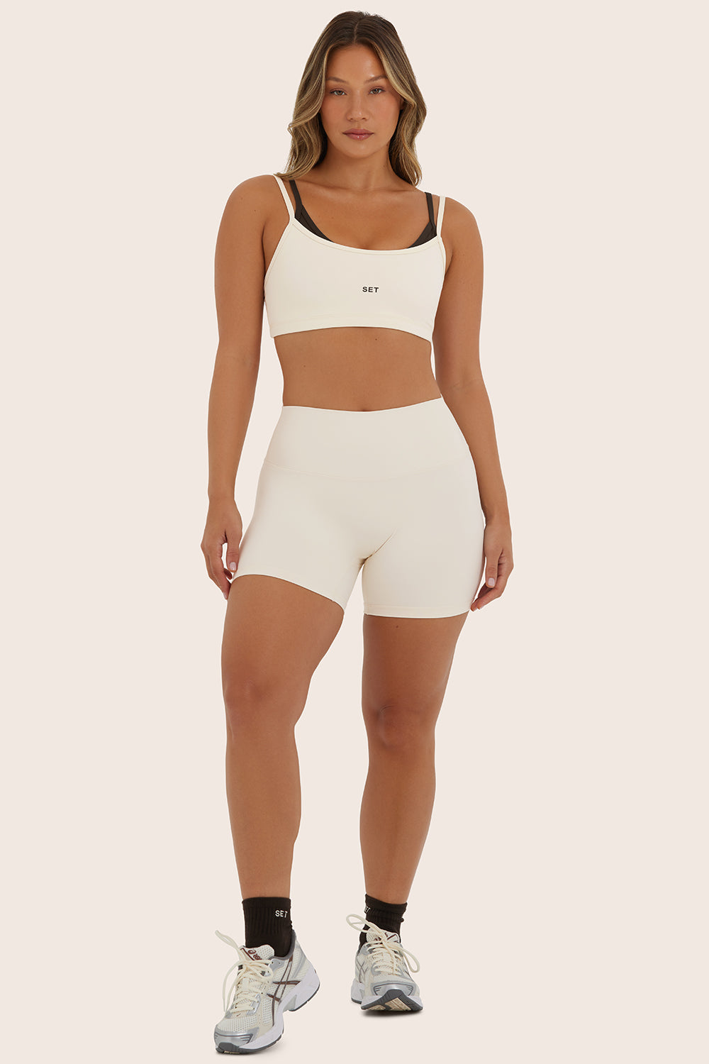 AIRLUXE BREATHE SHORTS - LECHE - Image 3