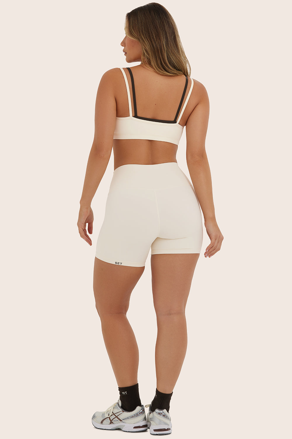 AIRLUXE BREATHE SHORTS - LECHE - Image 4