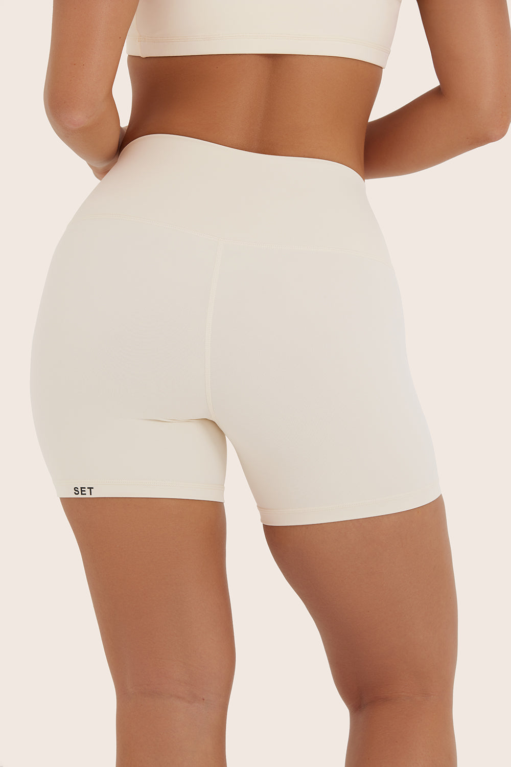 AIRLUXE BREATHE SHORTS - LECHE - Image 2